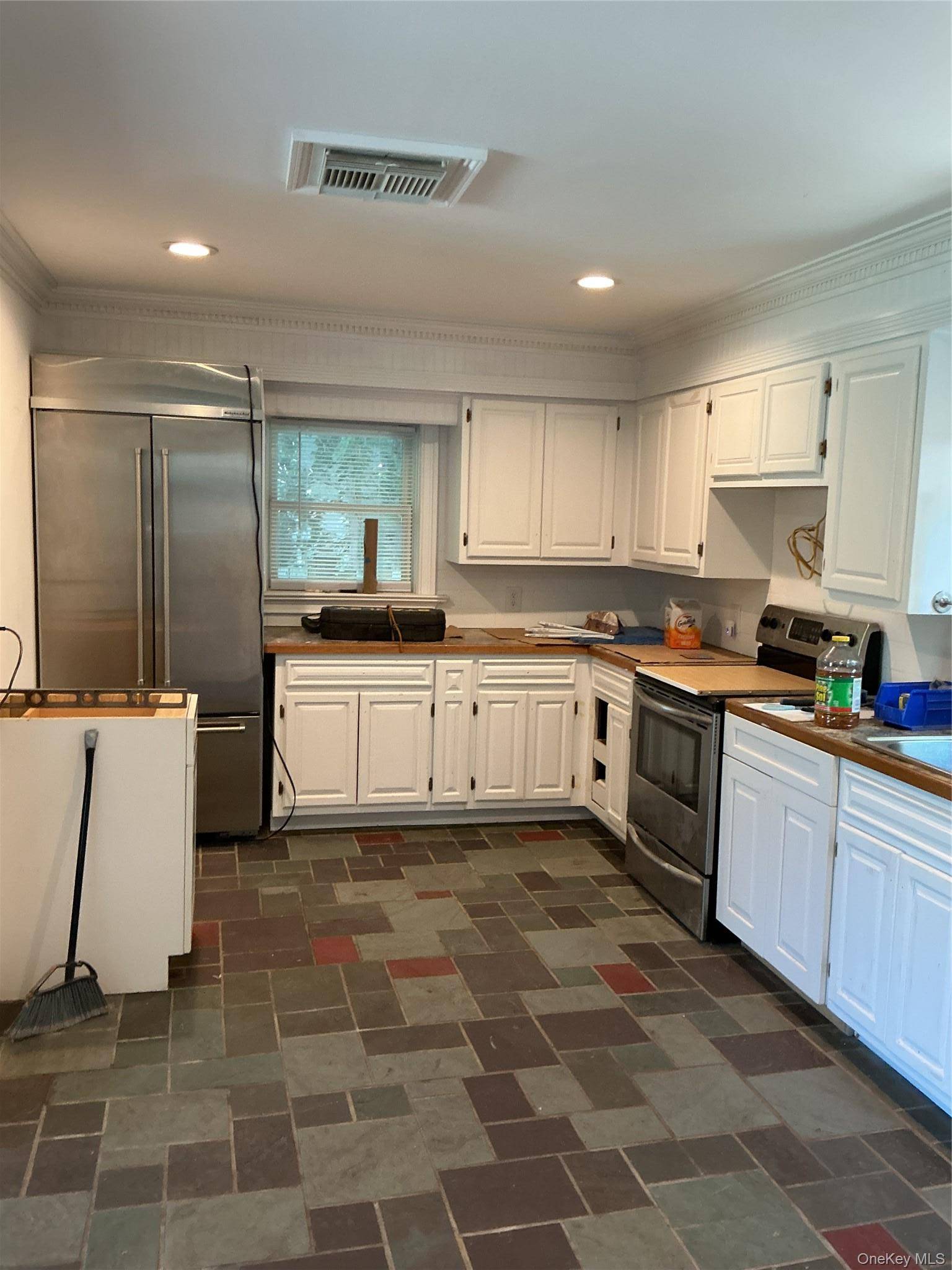 106 Lewis RD, East Quogue, NY 11942