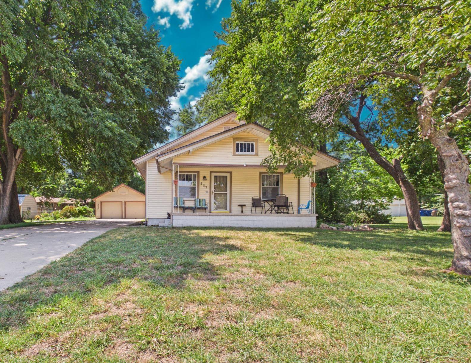 237 S 4th Ave, Clearwater, KS 67026
