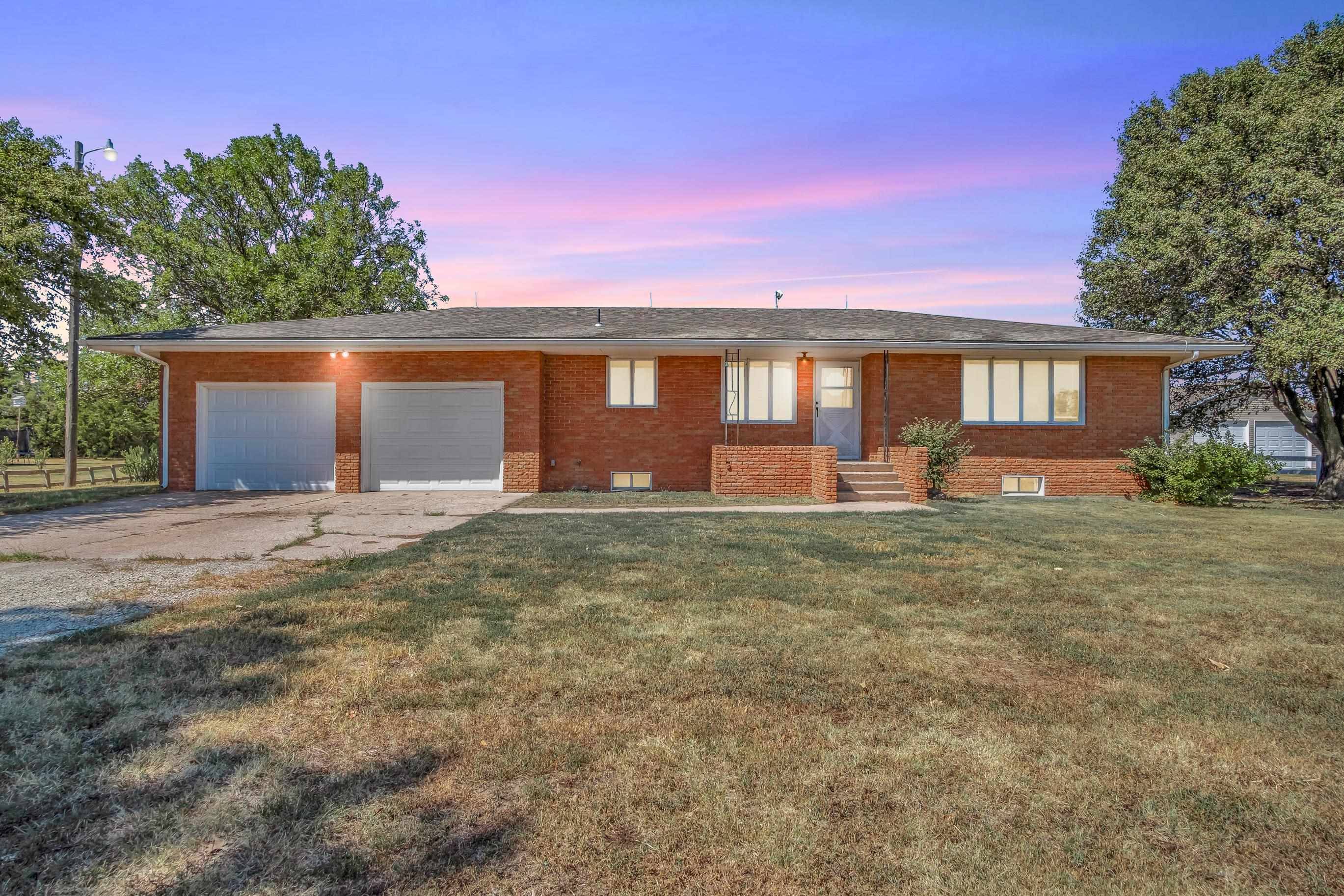 5724 NW 12, Newton, KS 67114