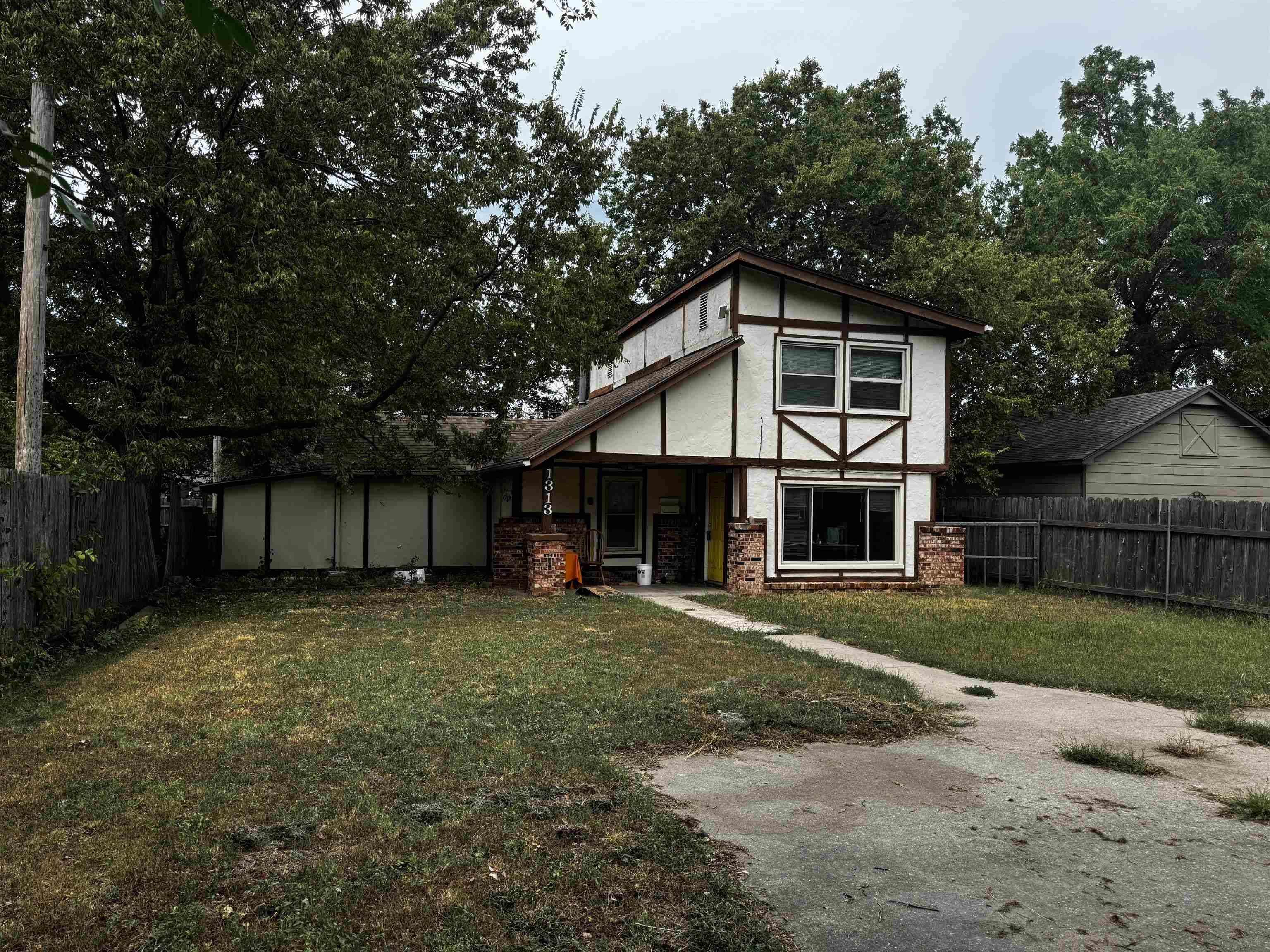 1313 S Fern St, Wichita, KS 67213