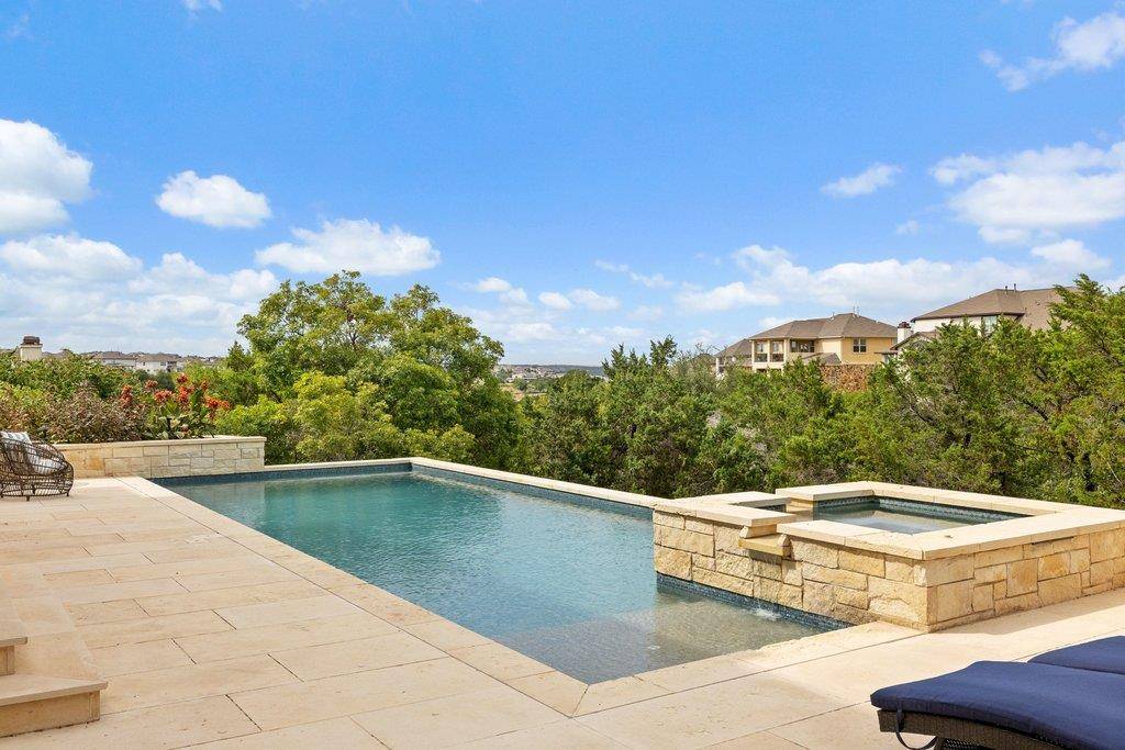 205 Woodlands CT, Lakeway, TX 78738