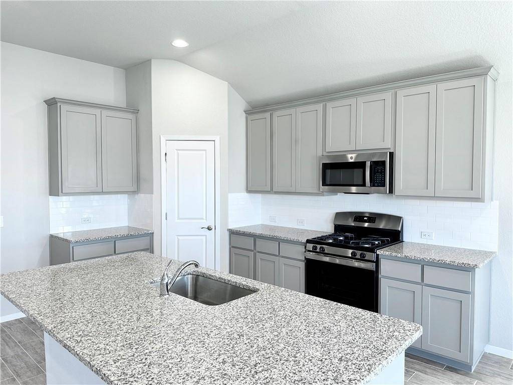 131 Spiny Lizard LN, San Marcos, TX 78666