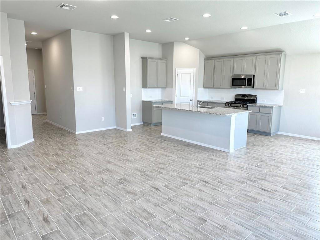 131 Spiny Lizard LN, San Marcos, TX 78666