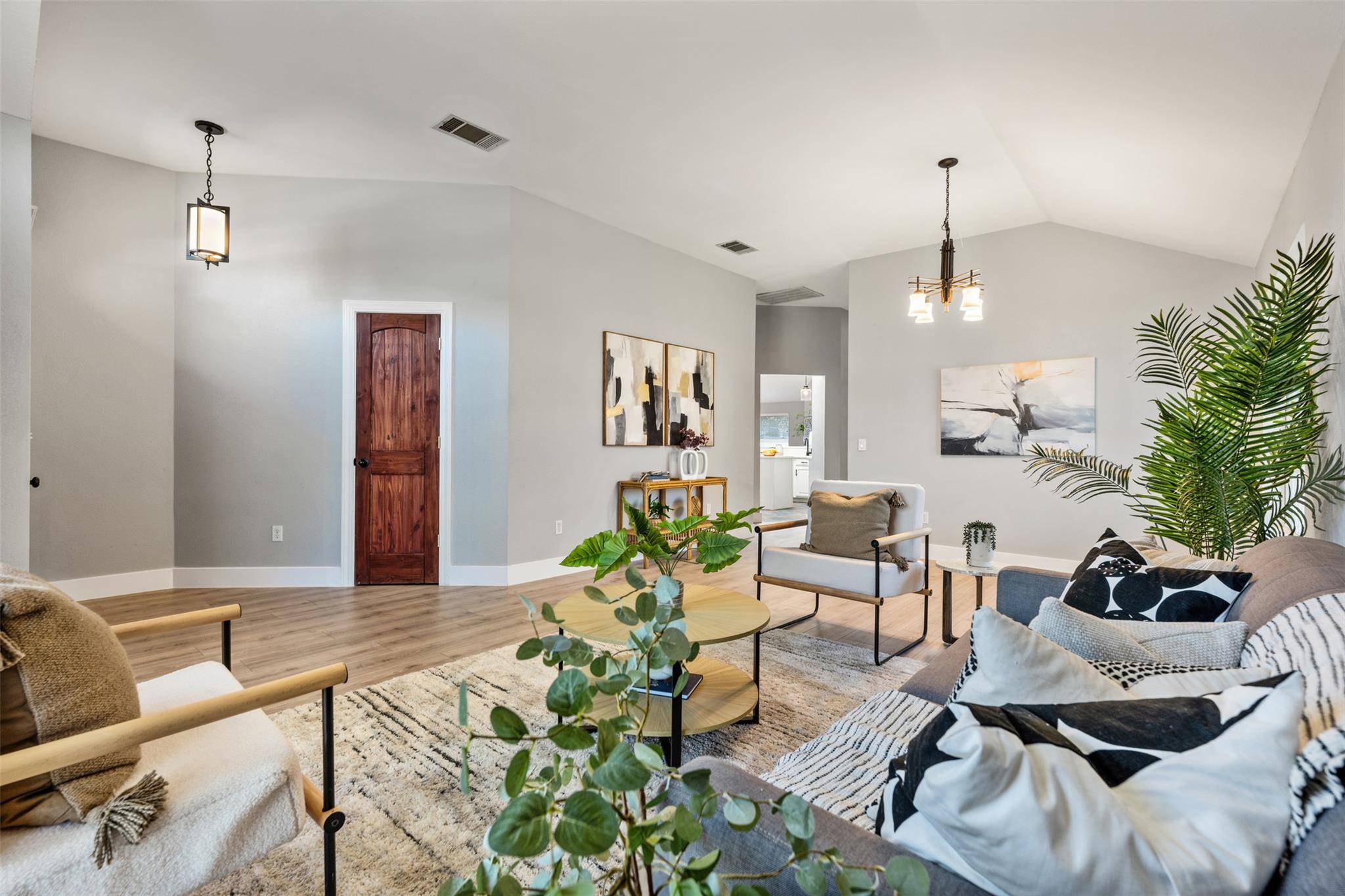8009 Nairn DR, Austin, TX 78749