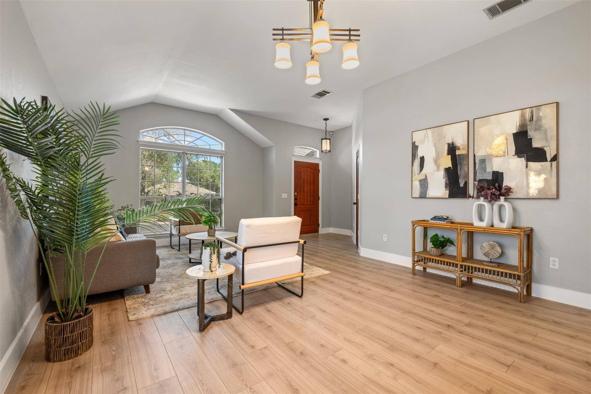 8009 Nairn DR, Austin, TX 78749
