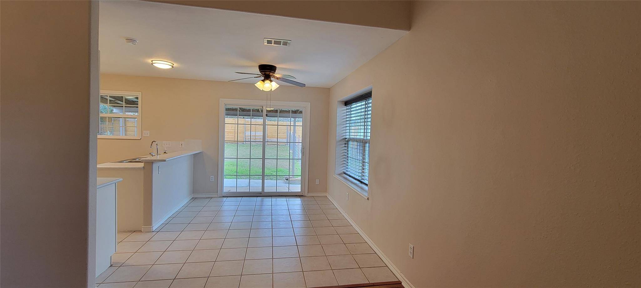 195 Cardinal DR, Paige, TX 78659