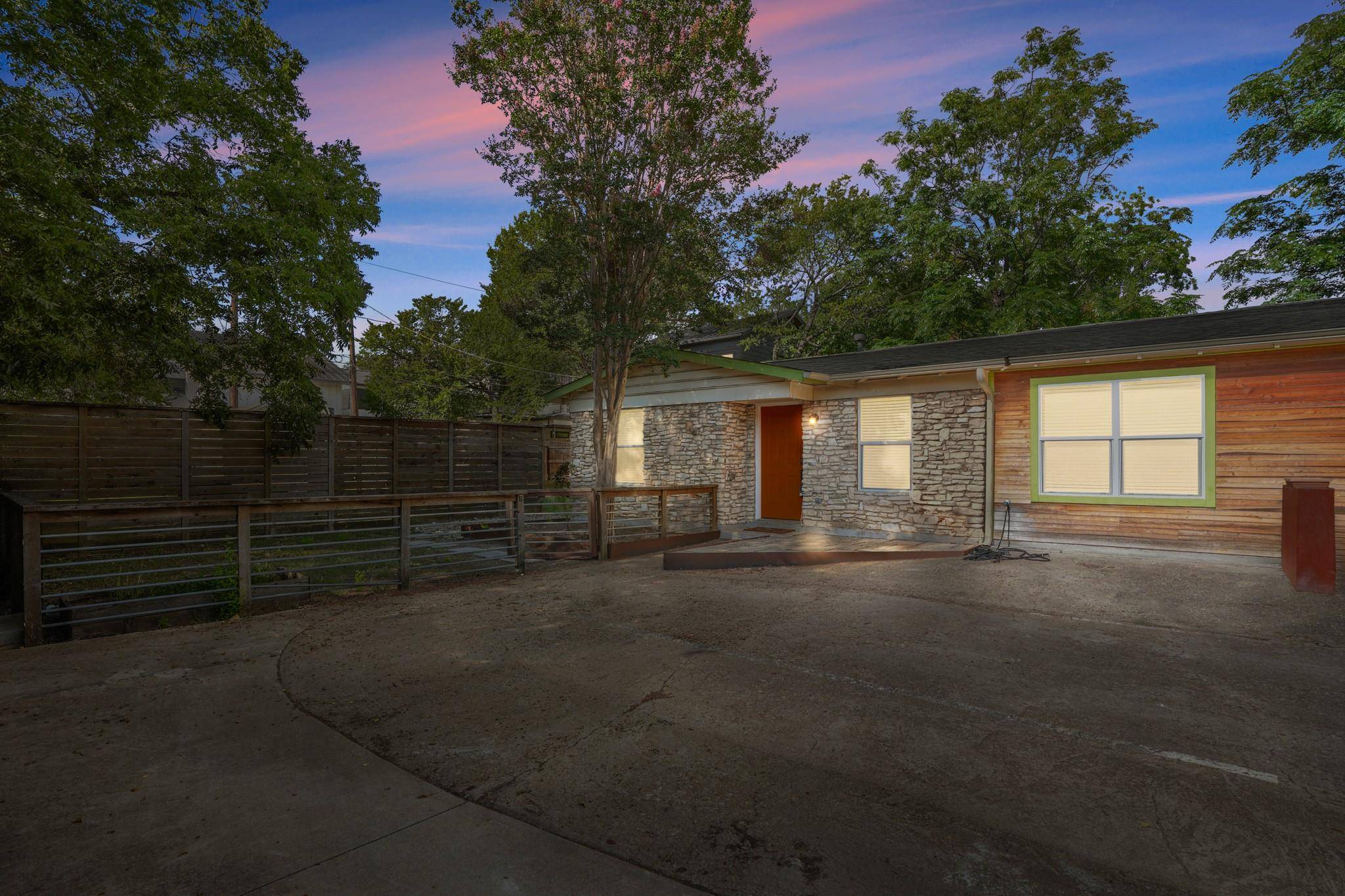 1705 E 14th ST #B, Austin, TX 78702