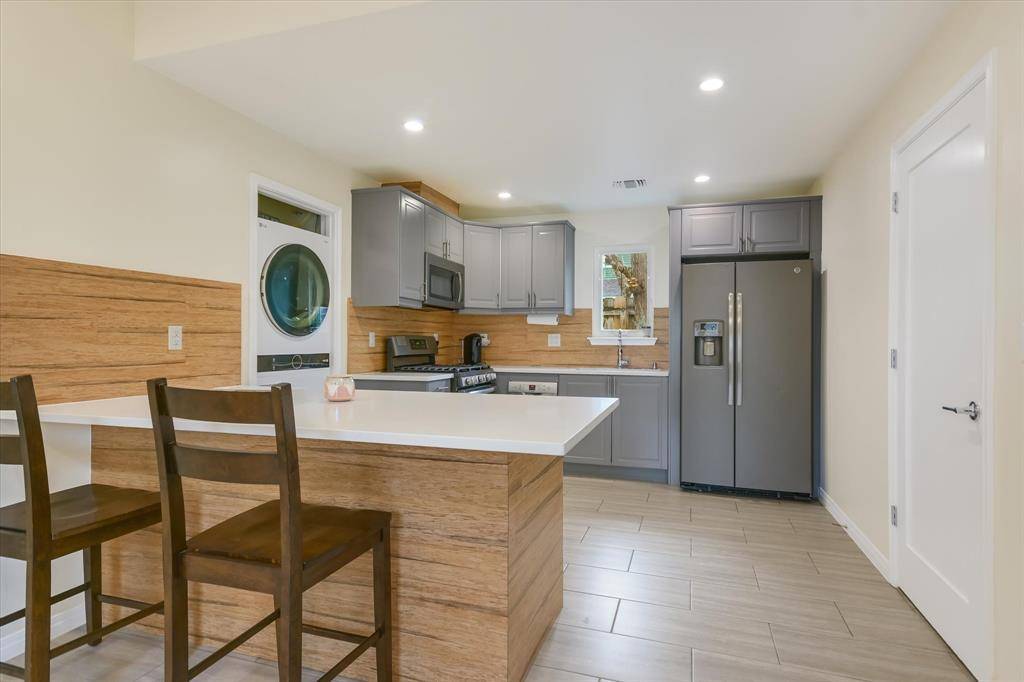 1705 E 14th ST #B, Austin, TX 78702