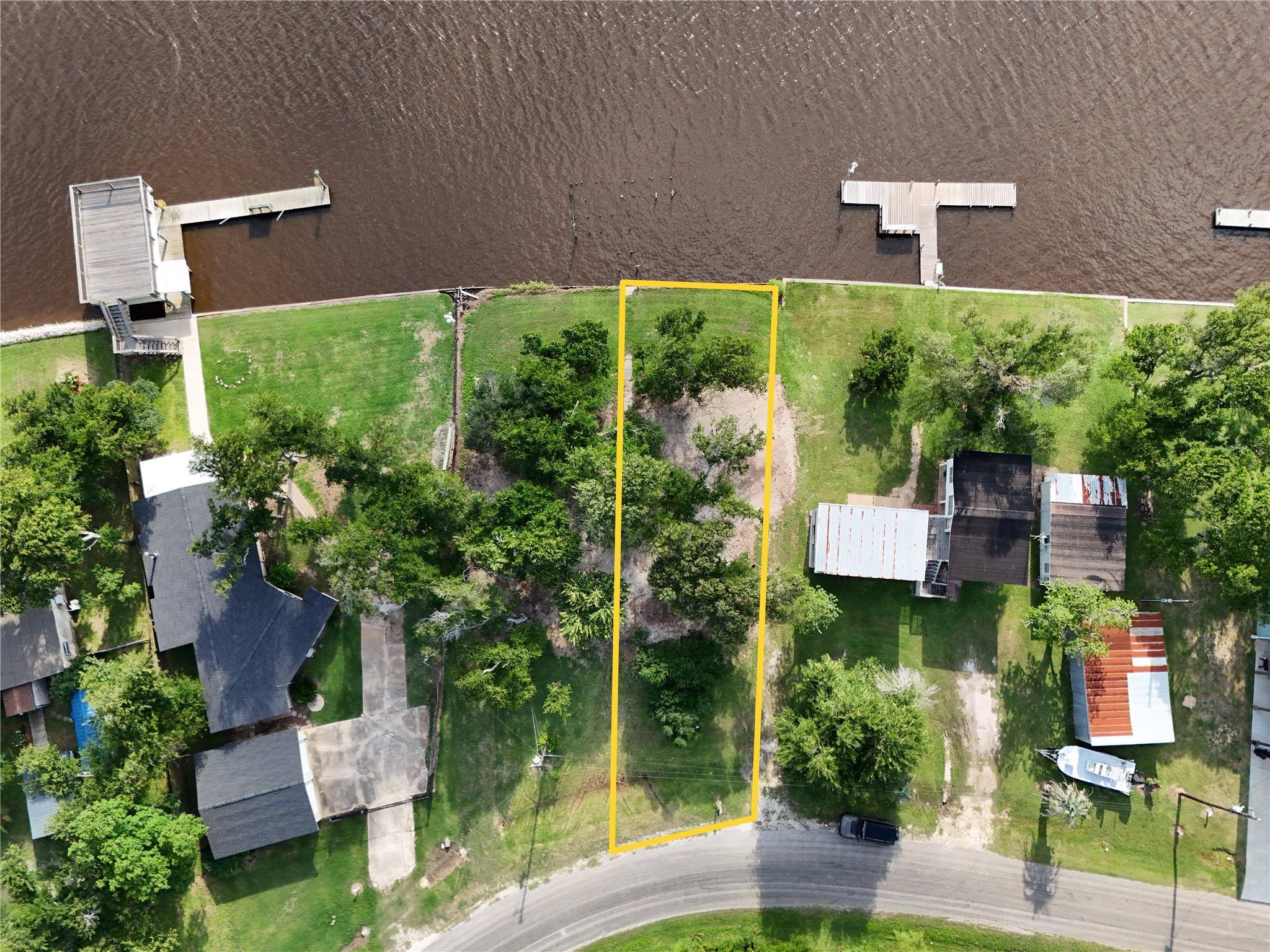 1828 Creekside DR, Sargent, TX 77414