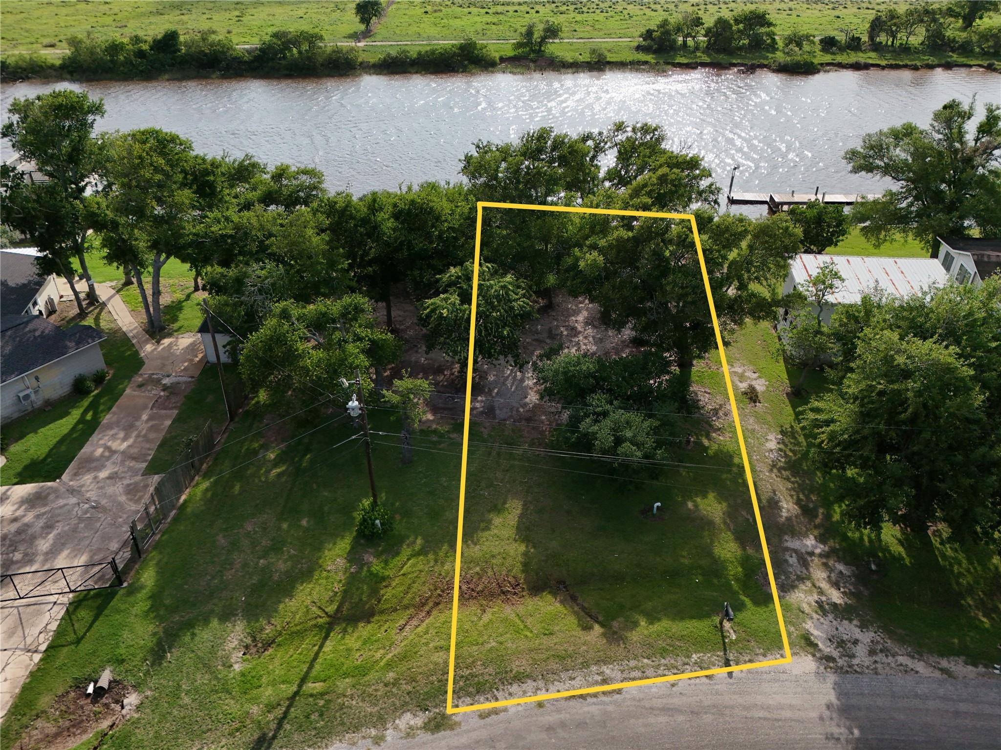 1828 Creekside DR, Sargent, TX 77414