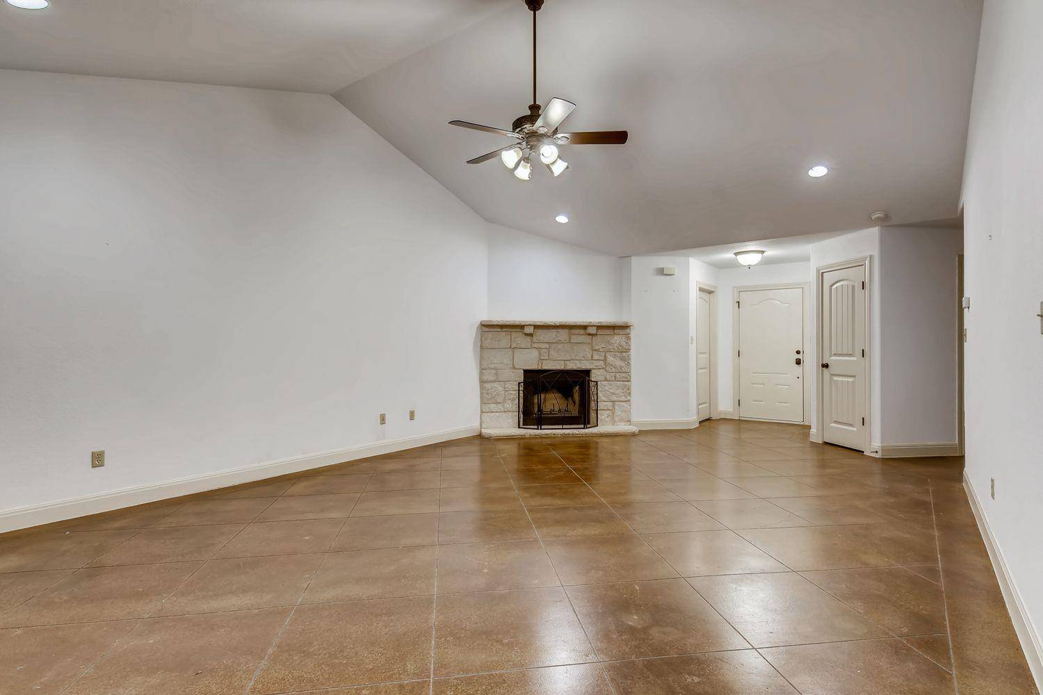 300 Venture BLVD S, Point Venture, TX 78645