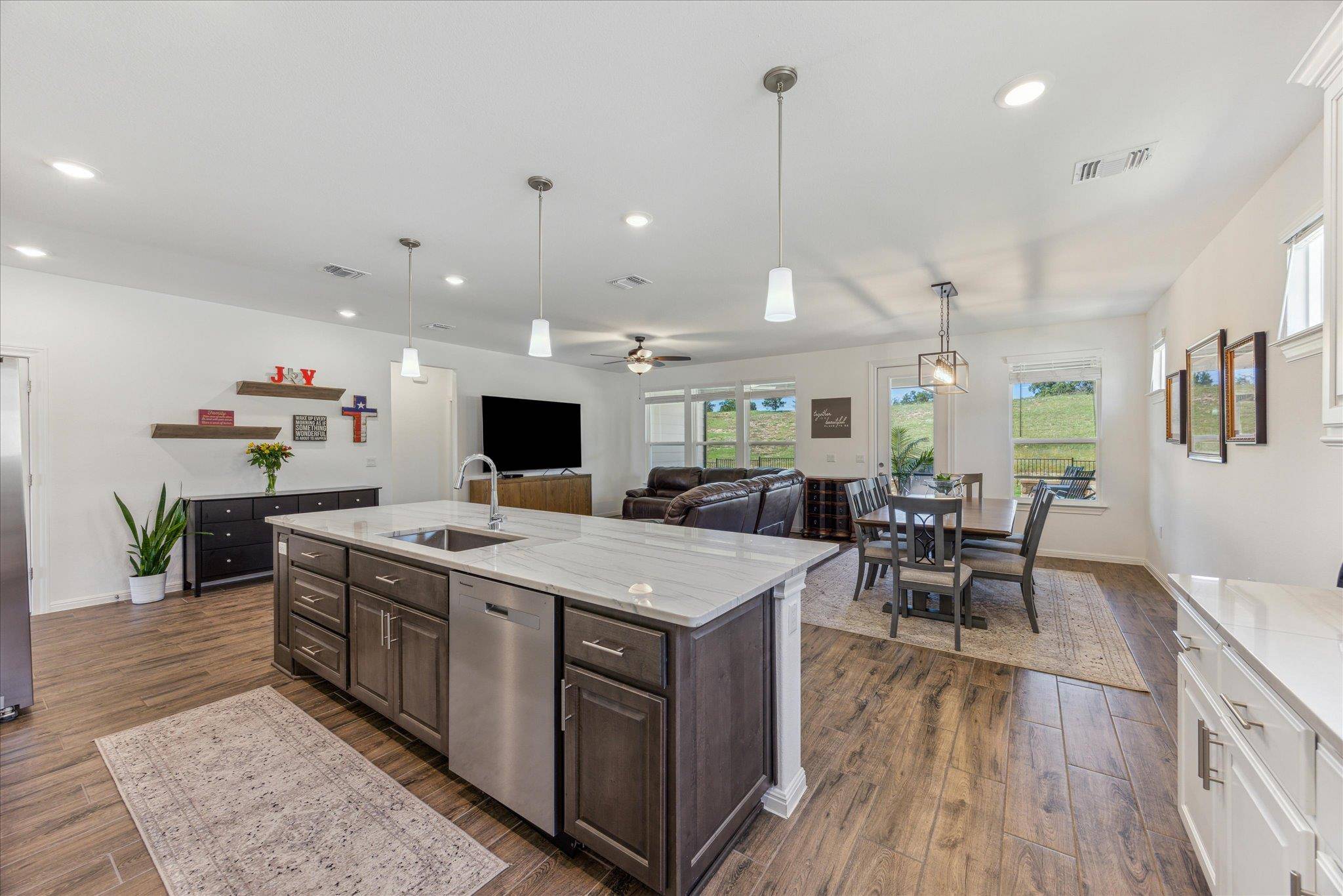 636 Martingale ST, Georgetown, TX 78633