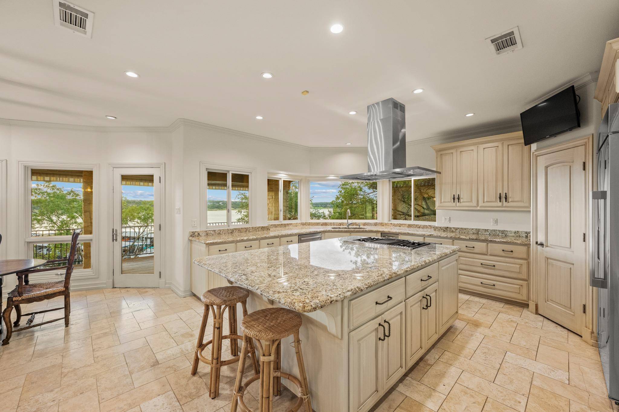 1005 Challenger, Lakeway, TX 78734