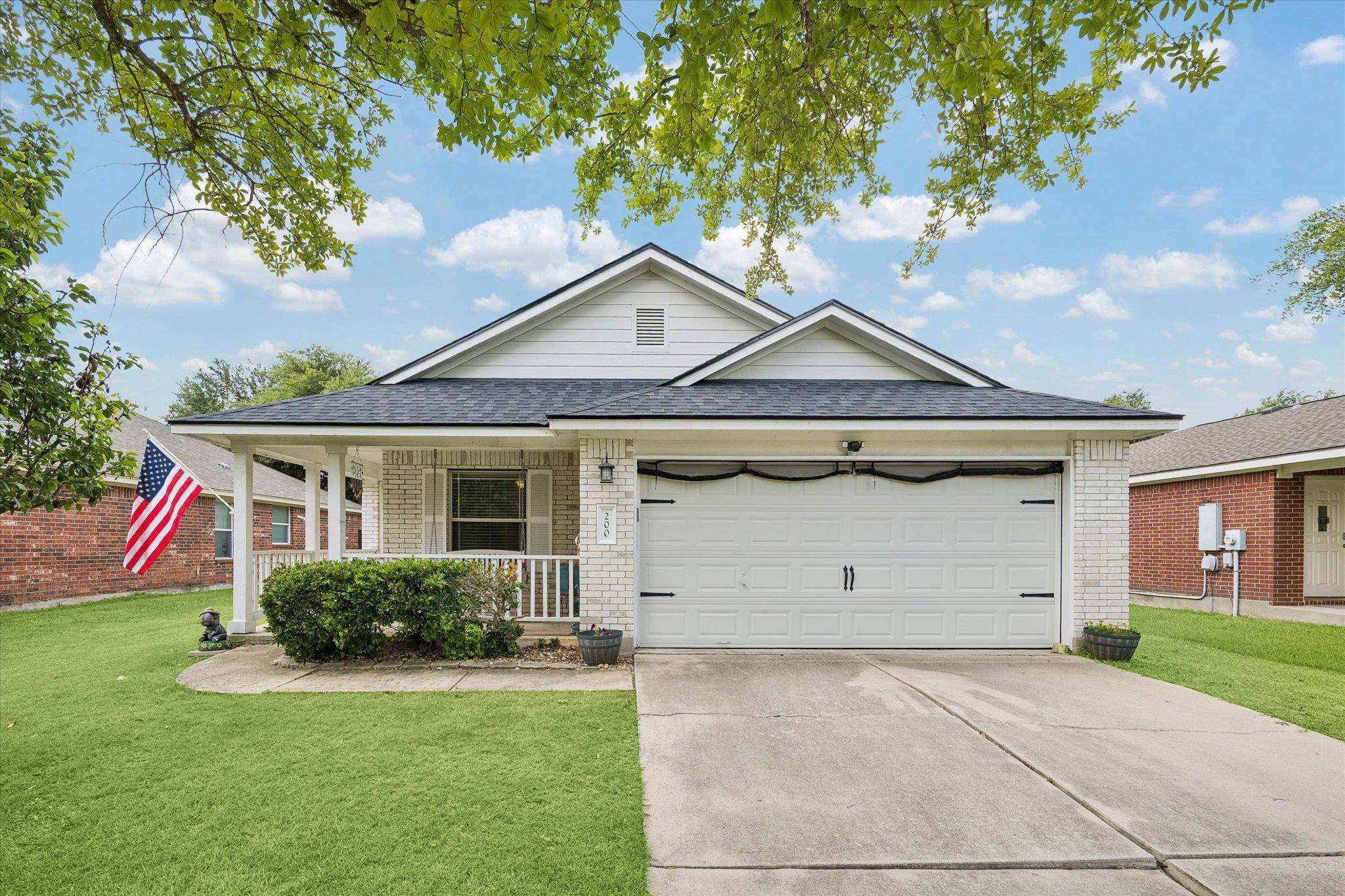 200 Bubbling Brook DR, Hutto, TX 78634