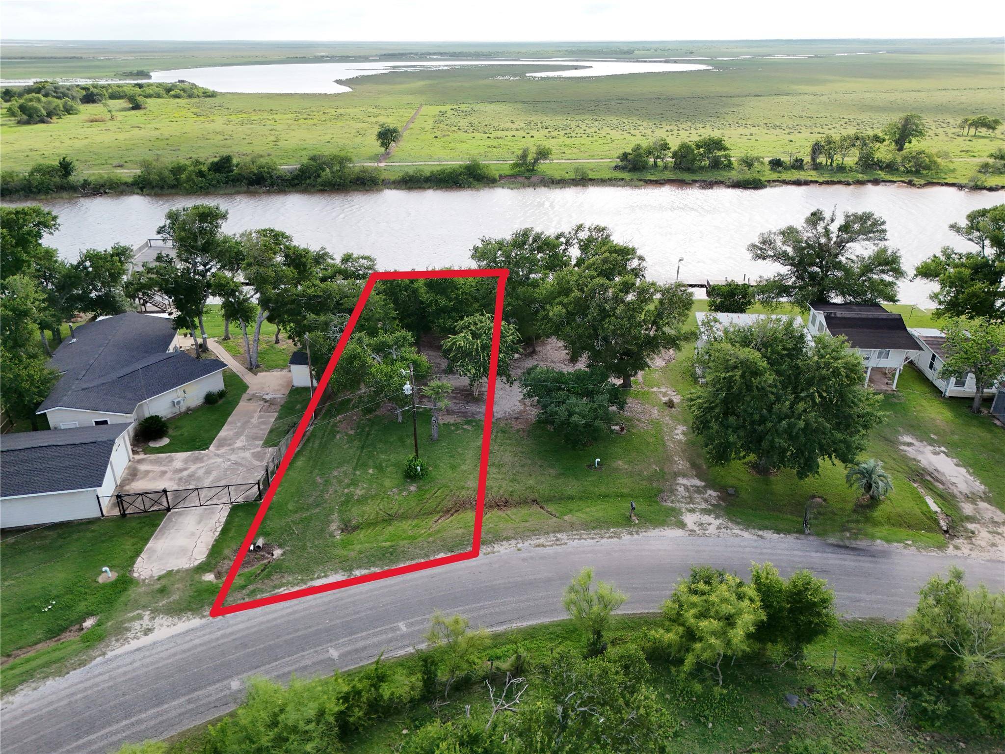 1836 CR 206, Sargent, TX 77414