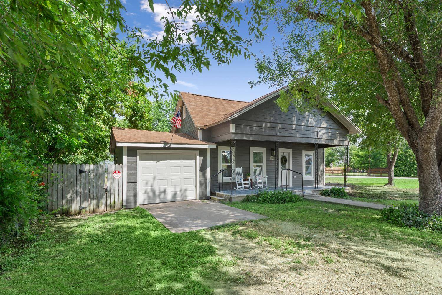 405 S Evie ST, Bartlett, TX 76511