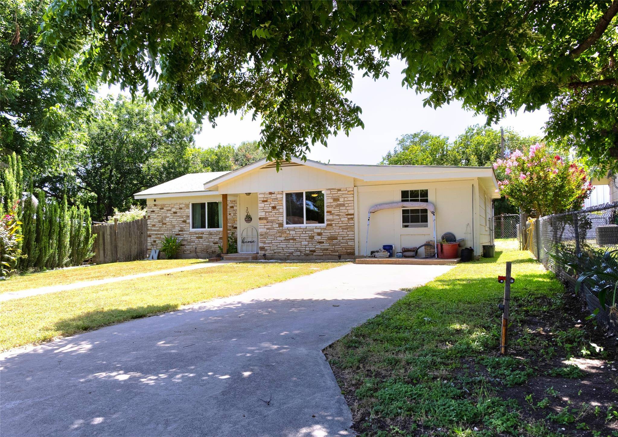 304 Mildred ST, Burnet, TX 78611