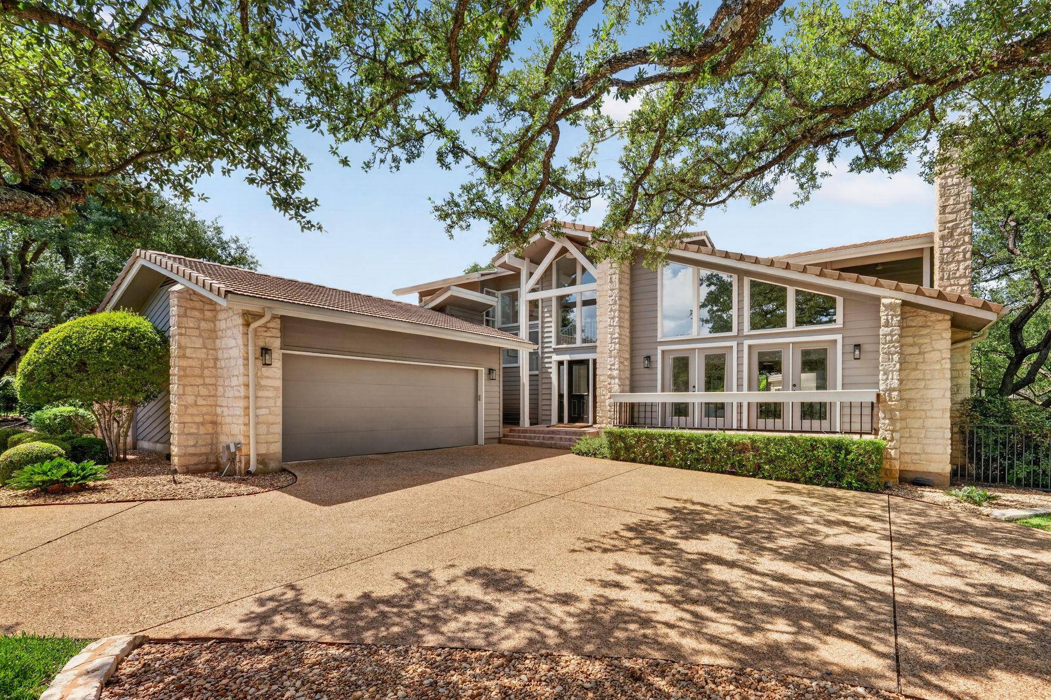 50 Stillmeadow DR, The Hills, TX 78738