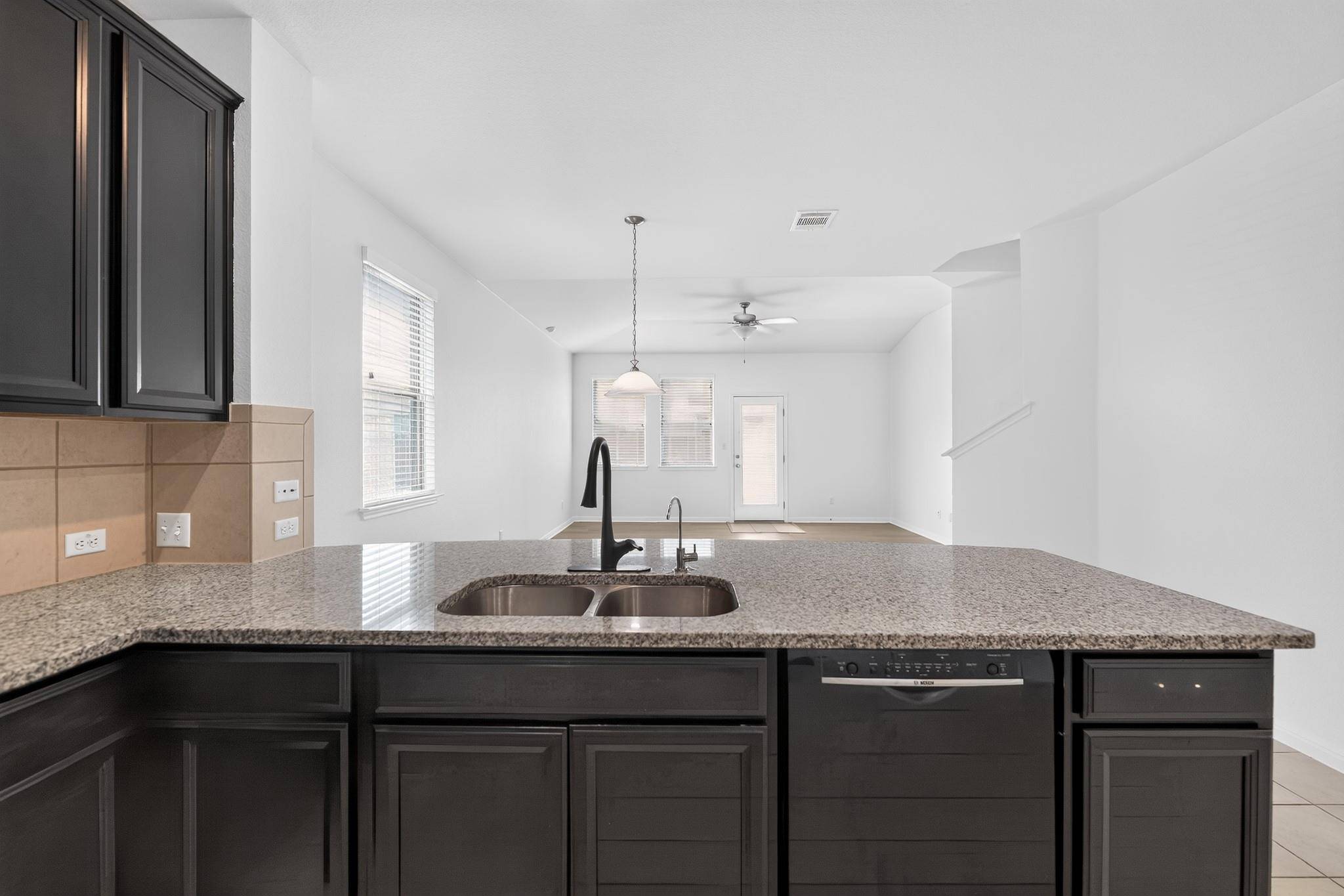 209 Evening Dusk DR, Kyle, TX 78640