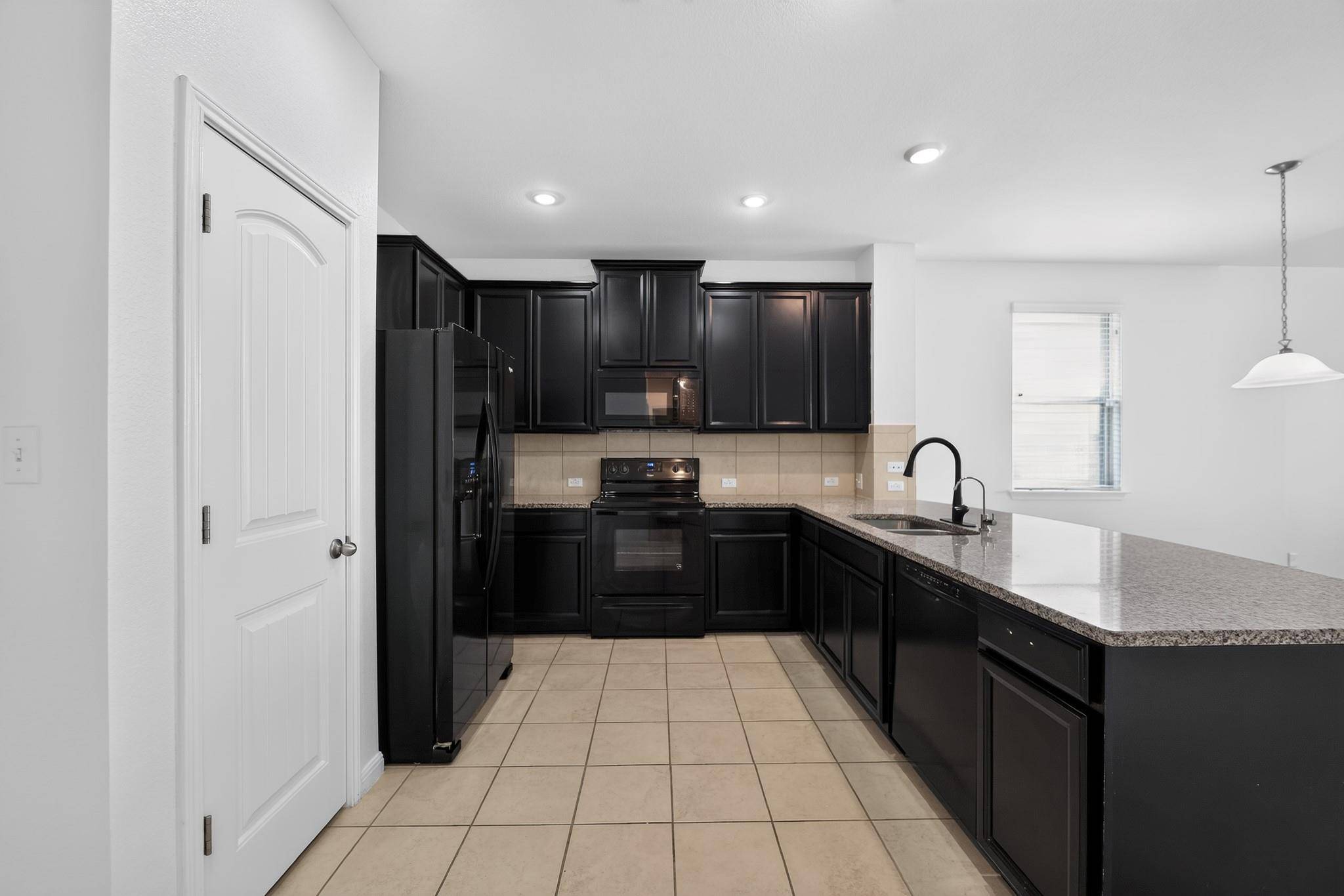 209 Evening Dusk DR, Kyle, TX 78640