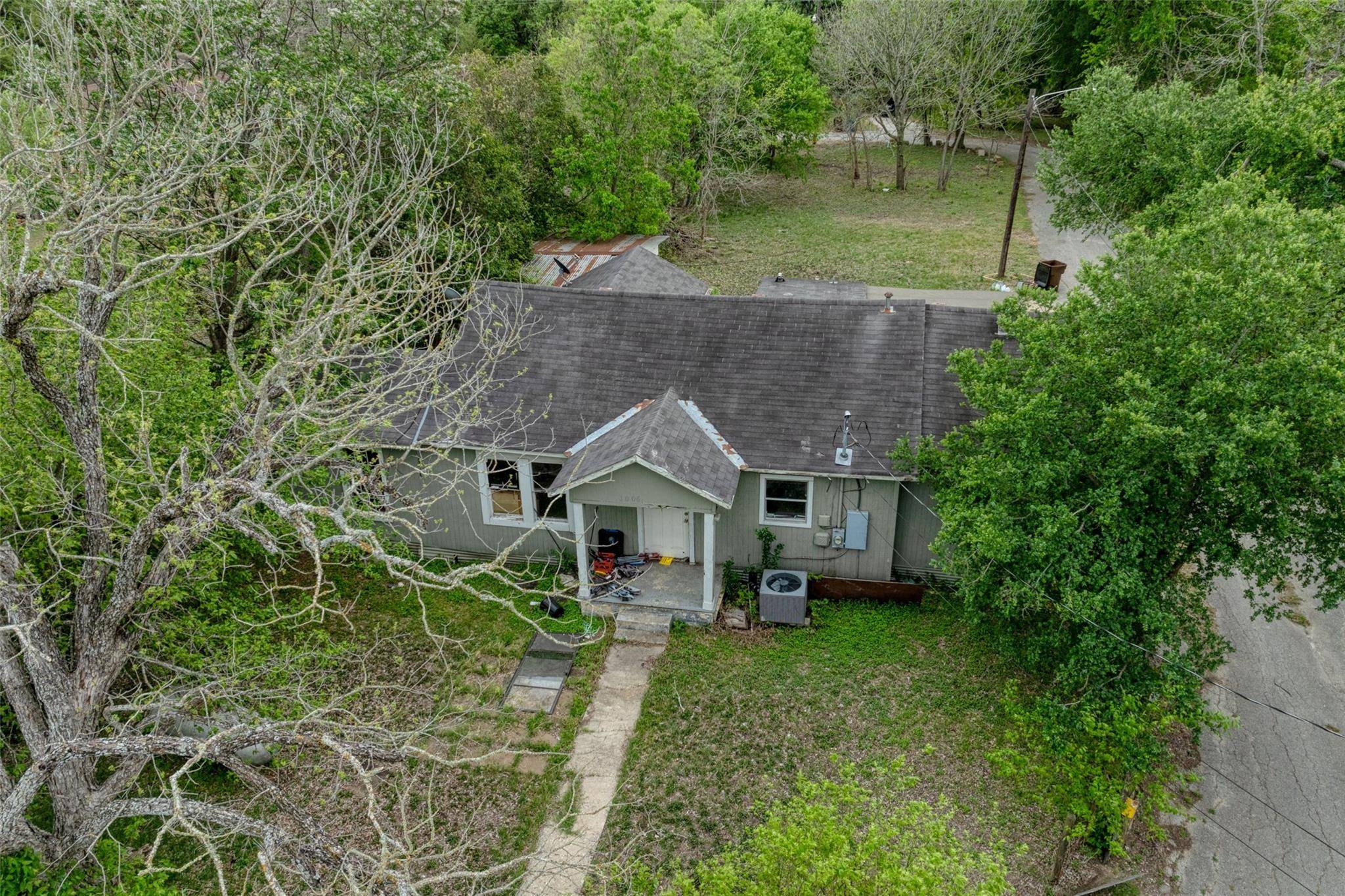 1006 Proctor ST, Lockhart, TX 78644