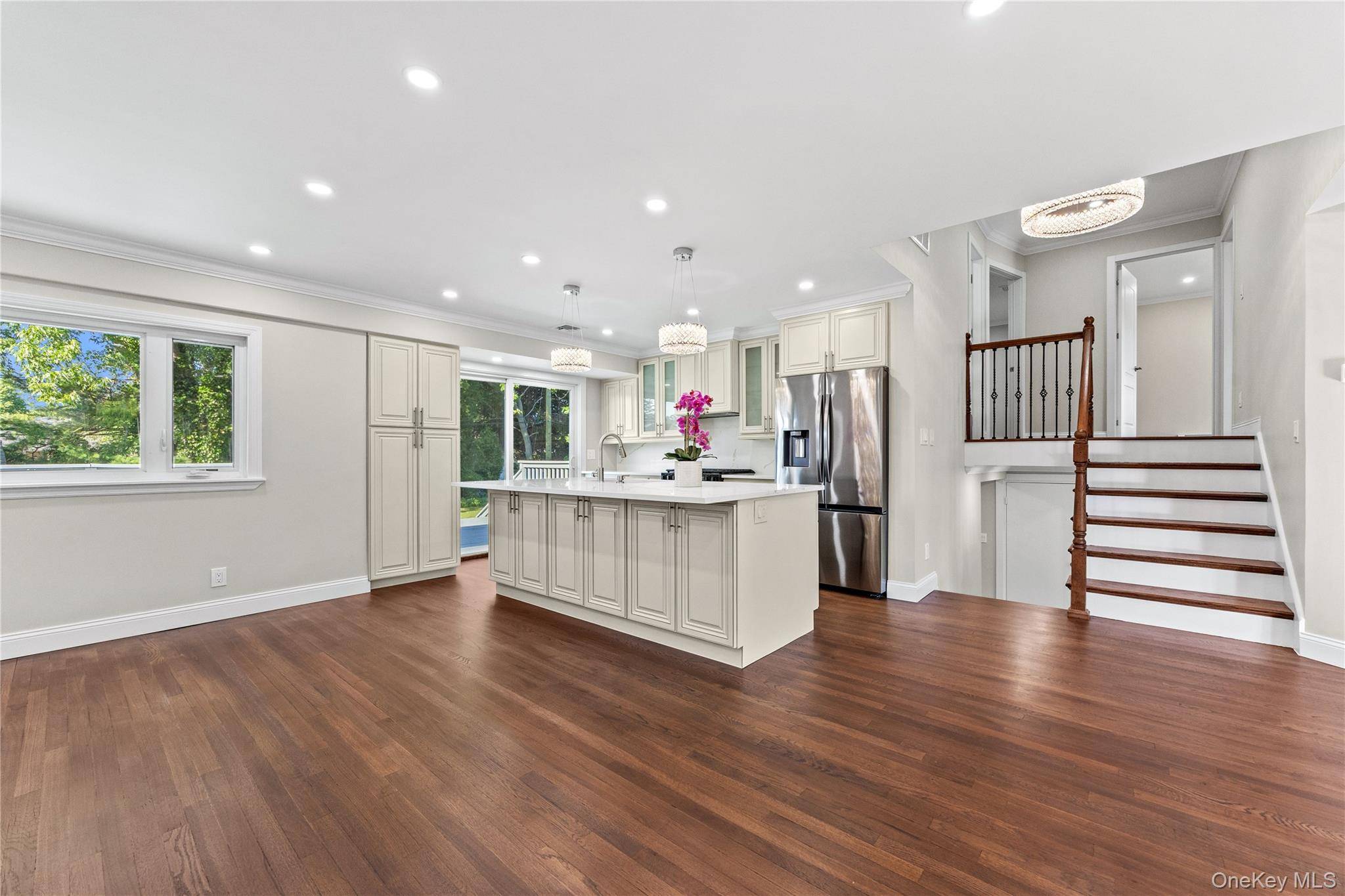 17 Wren DR, Woodbury, NY 11797