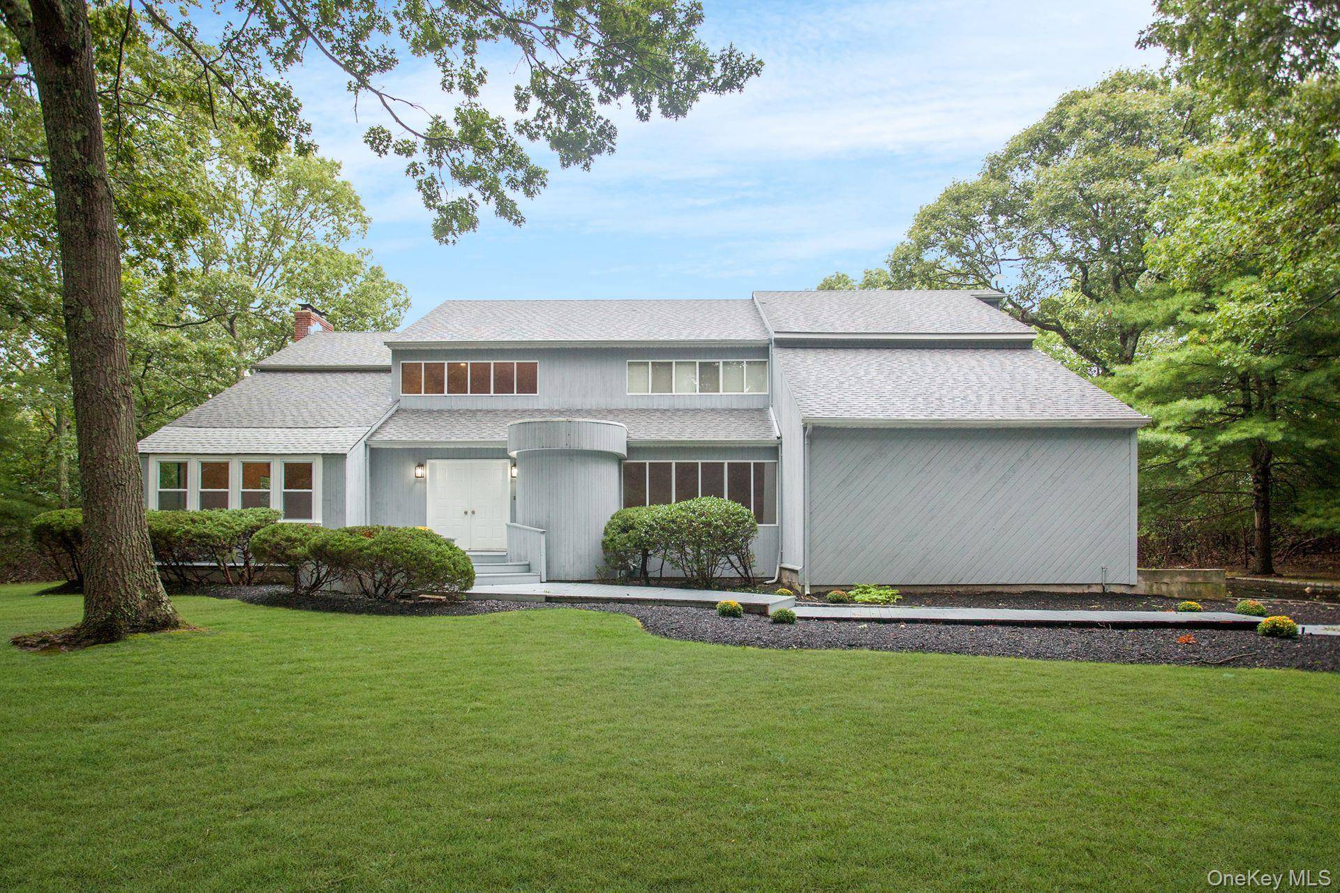 12 N Ridge RD, Setauket, NY 11733