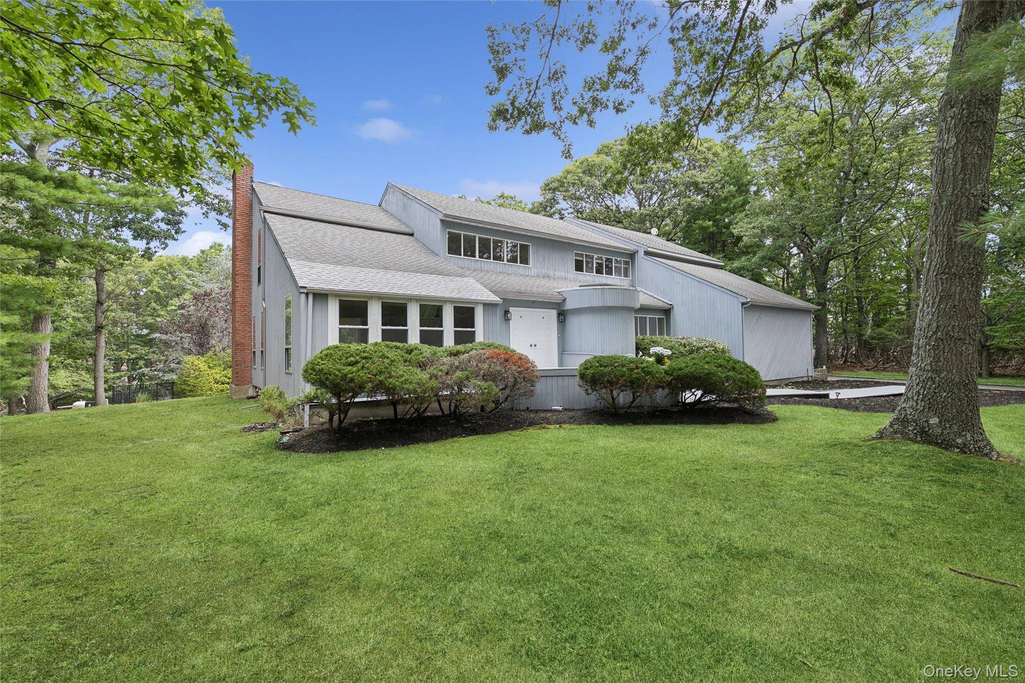 12 N Ridge RD, Setauket, NY 11733