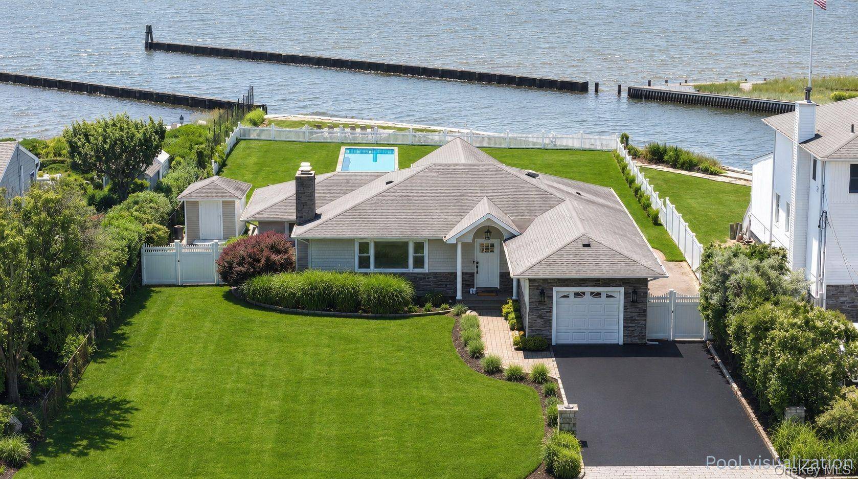40 Laura Lee DR, Center Moriches, NY 11934