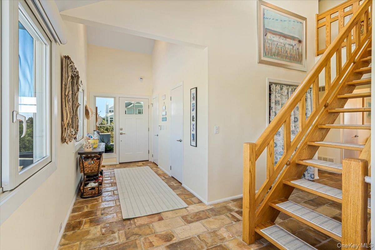 556 Dune RD, Westhampton, NY 11977