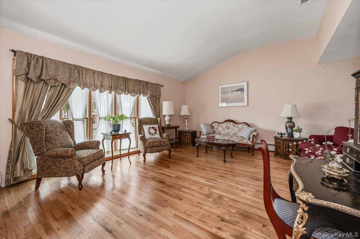3291 Wolfson DR, Baldwin, NY 11510