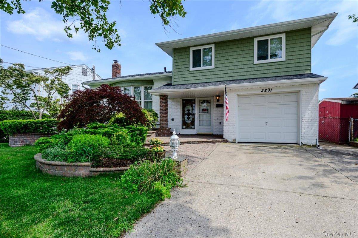 3291 Wolfson DR, Baldwin, NY 11510