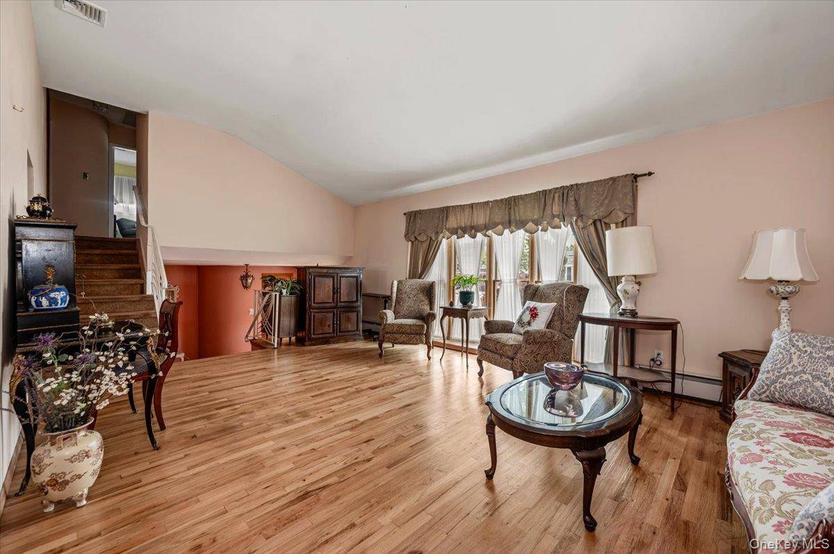 3291 Wolfson DR, Baldwin, NY 11510