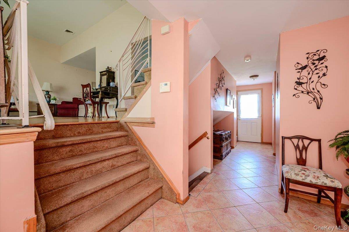 3291 Wolfson DR, Baldwin, NY 11510