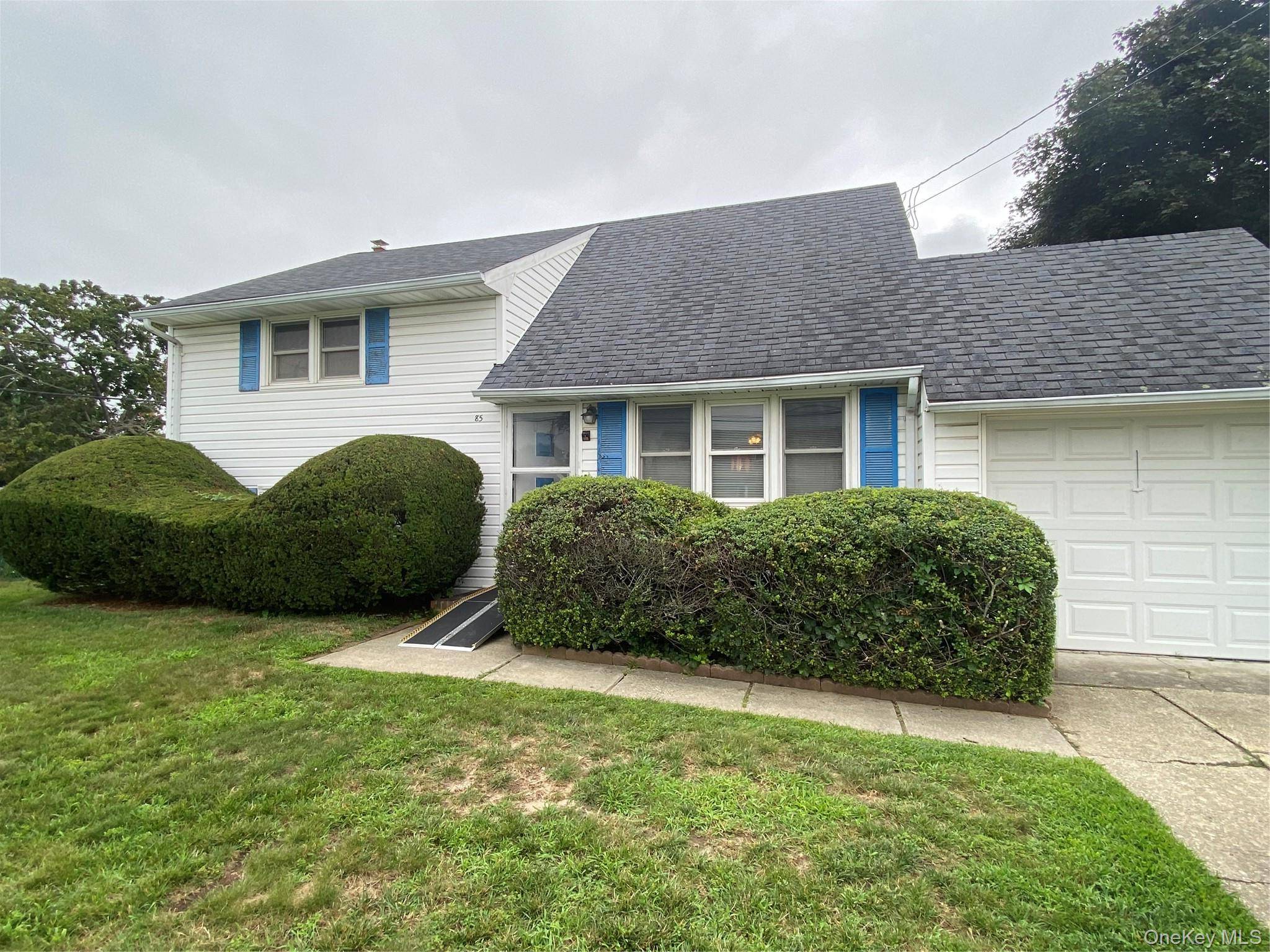 85 Stellenwerf AVE, Islip Terrace, NY 11752