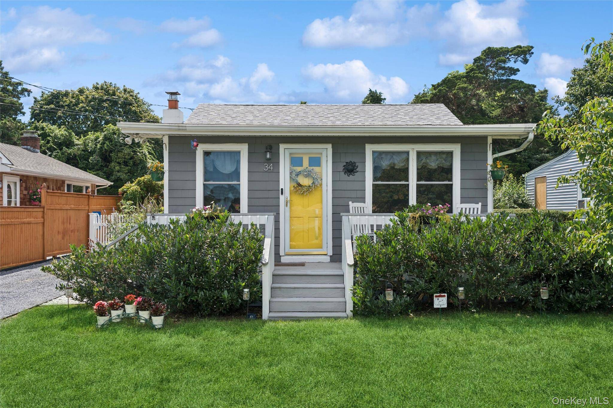34 W End AVE, East Quogue, NY 11942