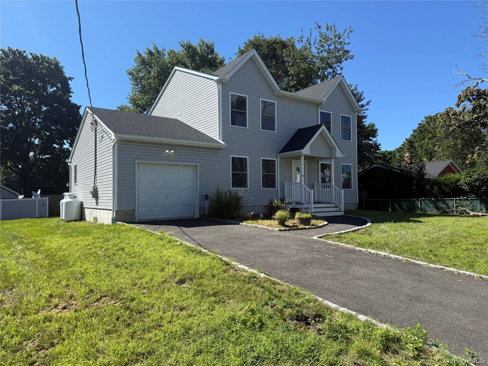 8 W Narcissus RD, Mastic Beach, NY 11951