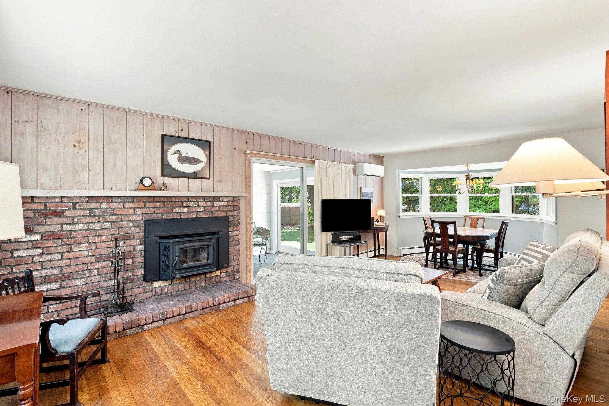 87 Jagger LN, Westhampton, NY 11977