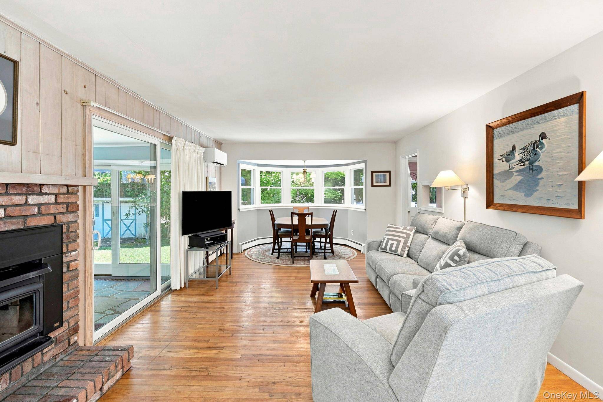 87 Jagger LN, Westhampton, NY 11977
