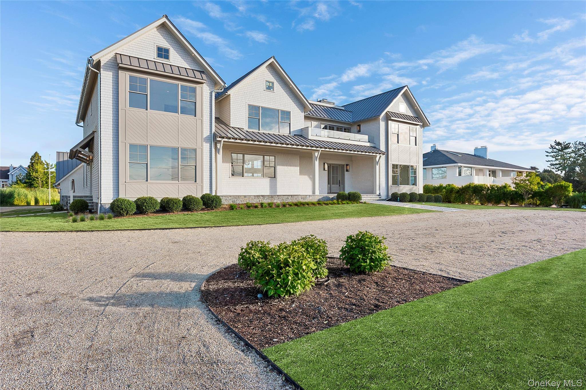 32 Quogo Neck LN, Quogue, NY 11959