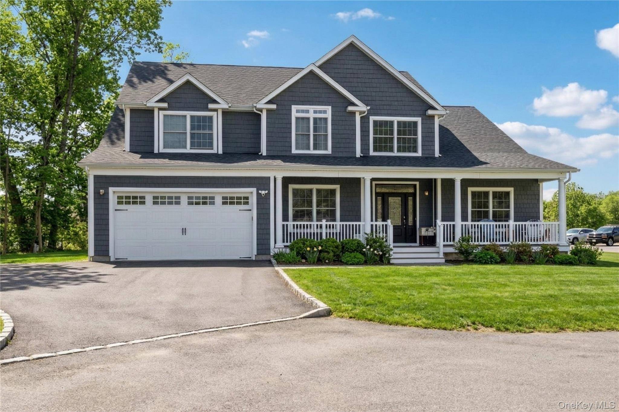 9 Saber LN, Kings Park, NY 11754