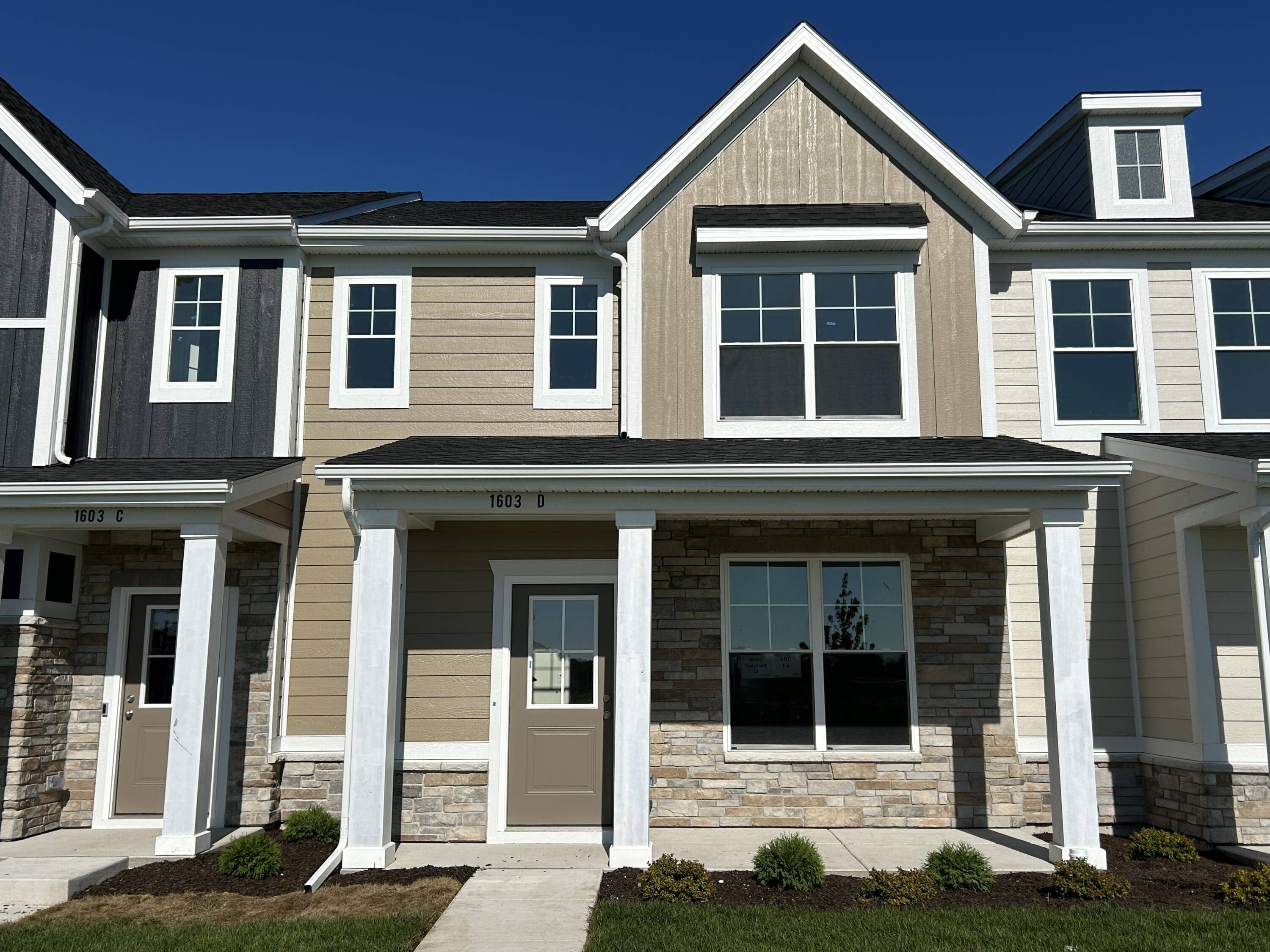 1603 Parkside Lane #D, Dyer, IN 46311