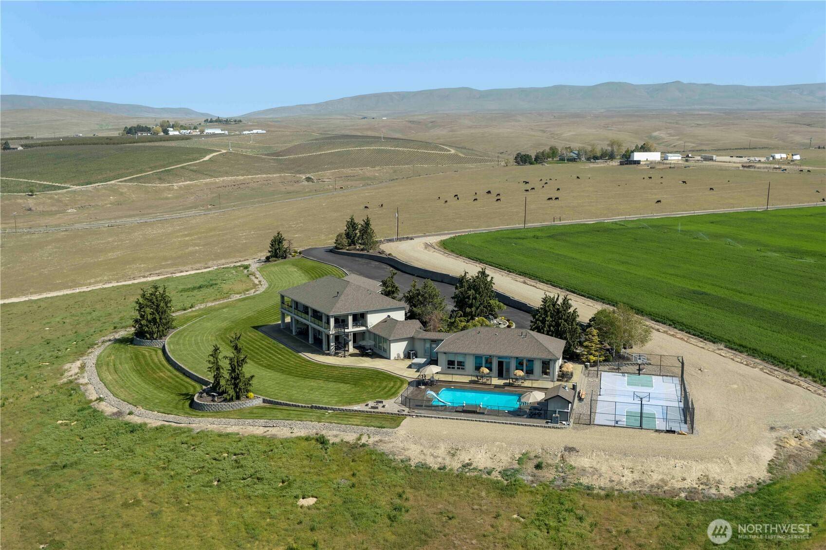 1050 Lewandowski Road, Sunnyside, WA 98944