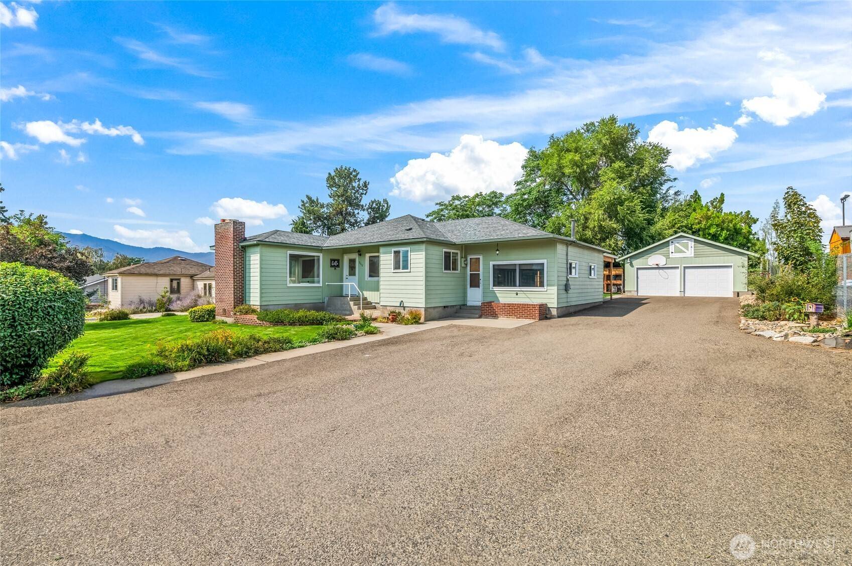 225 SE 1st ST, East Wenatchee, WA 98802