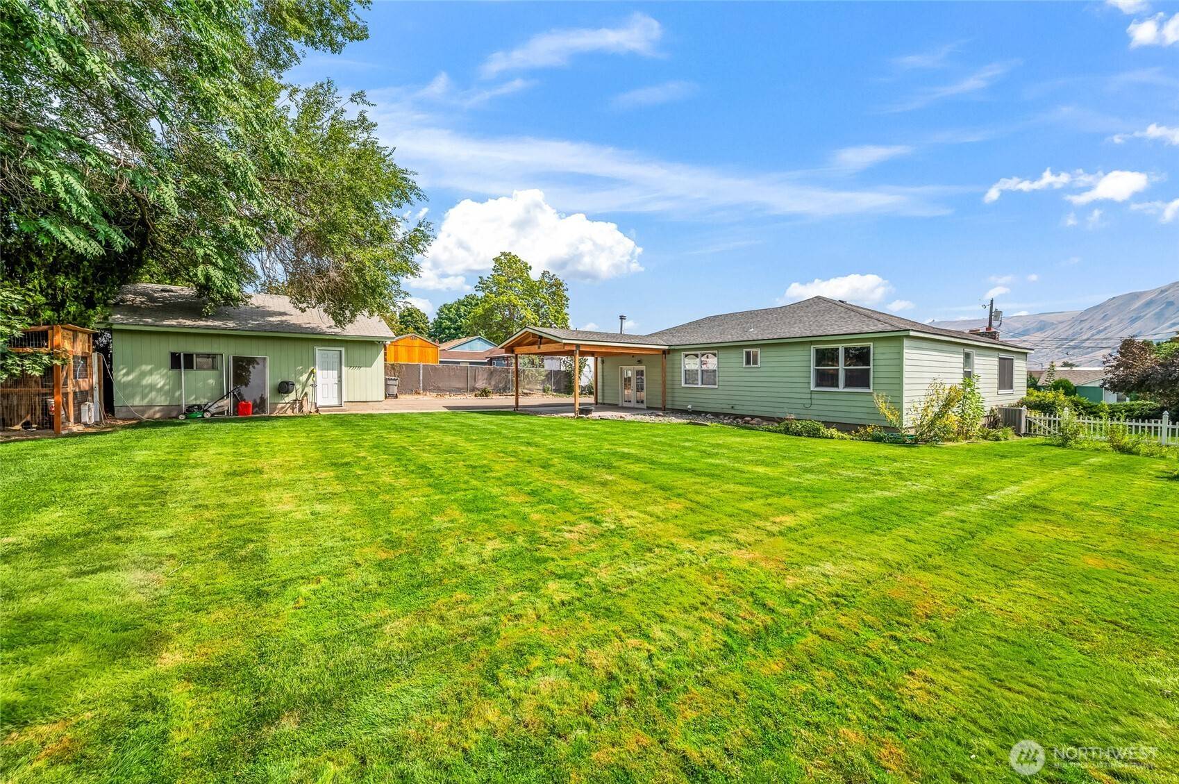 225 SE 1st ST, East Wenatchee, WA 98802