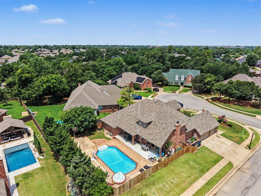 13801 Plantation WAY, Edmond, OK 73013