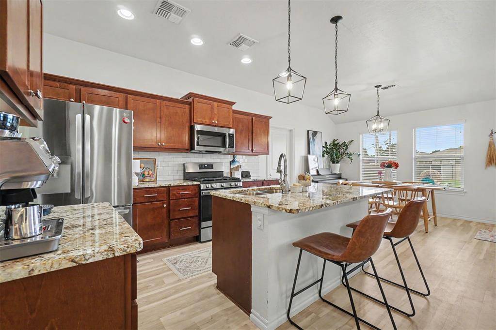 1009 Avalon CT, Altus, OK 73521