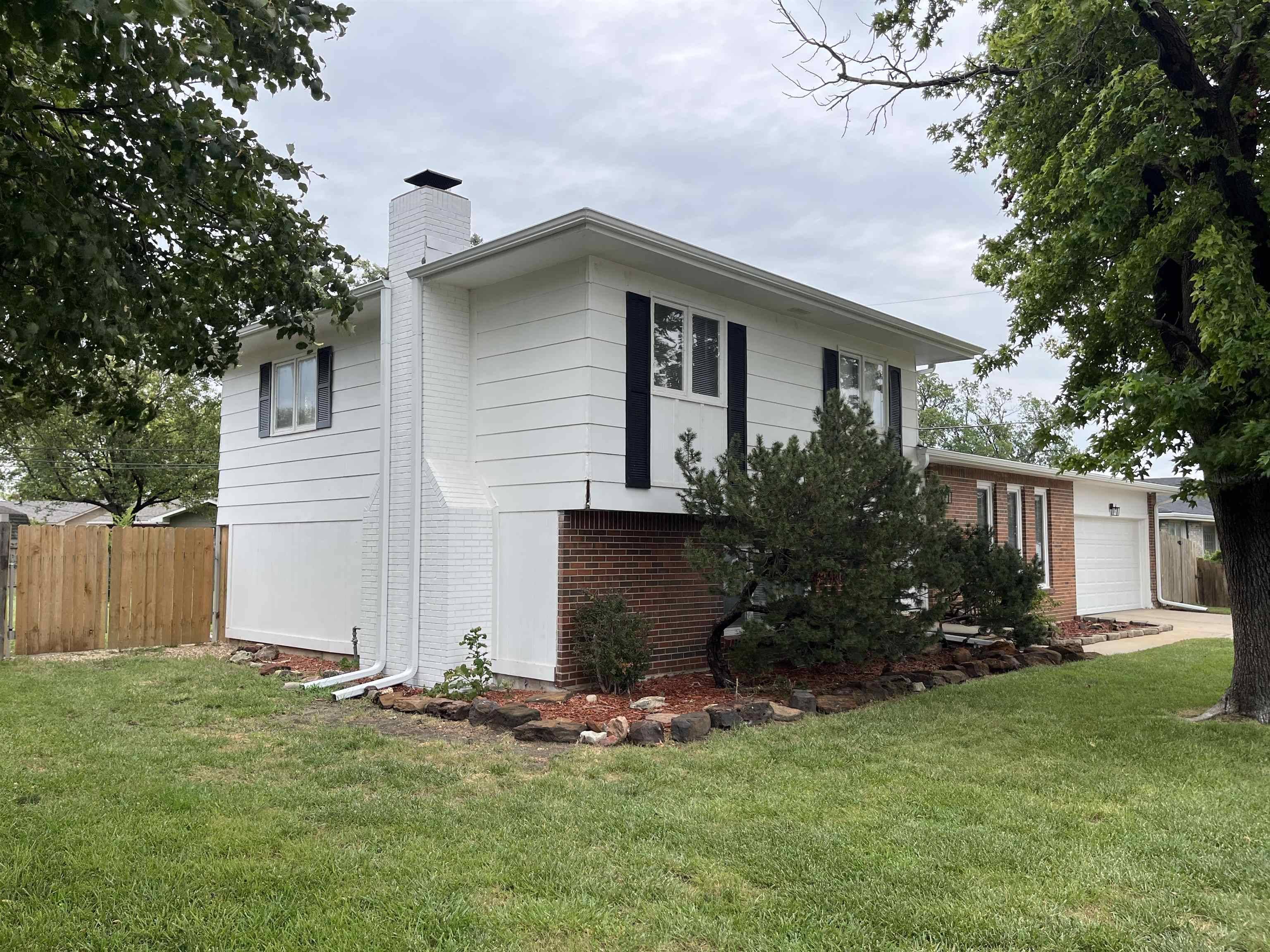 717 E Magnolia Road, Salina, KS 67401