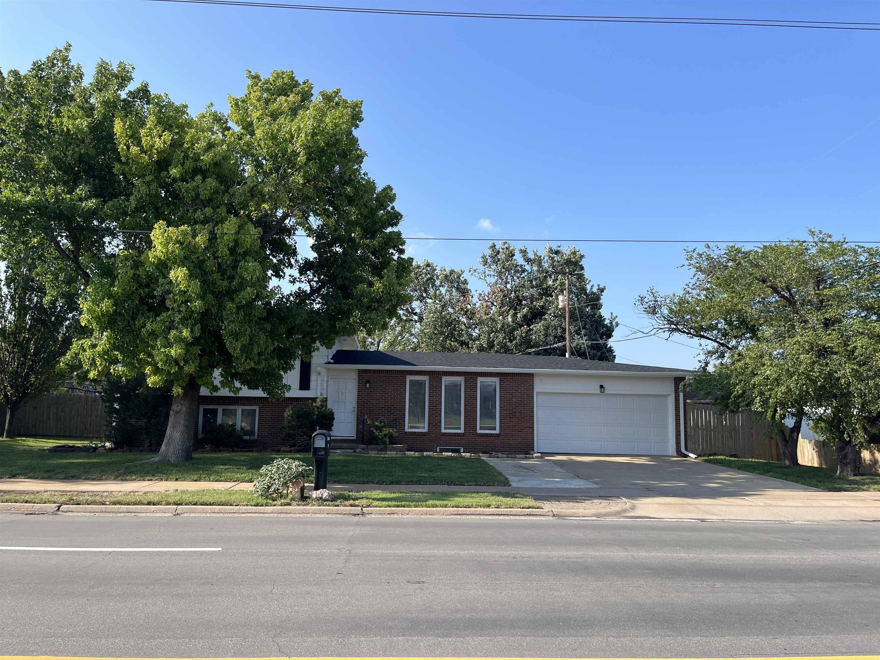 717 E Magnolia Road, Salina, KS 67401