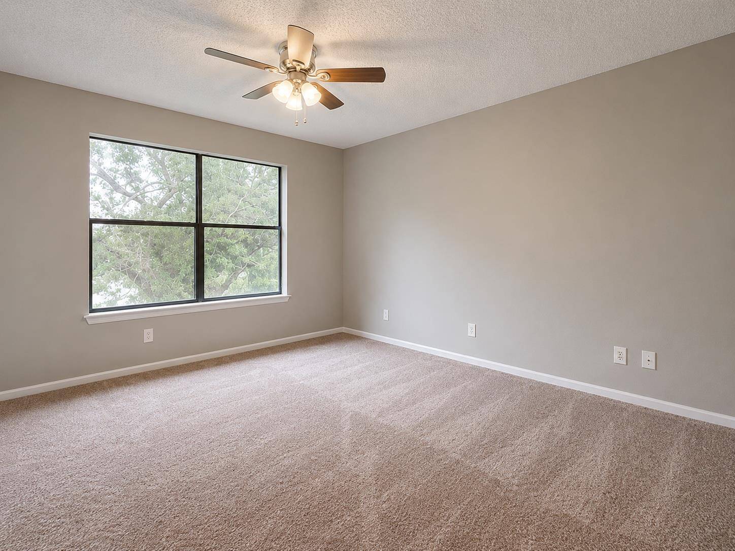 112 Hillside CV, Elgin, TX 78621